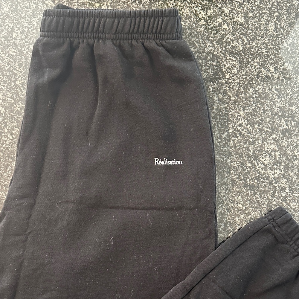 Realisation Black Sweatpants size L